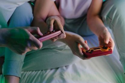 xì tố trực tuyến Debet